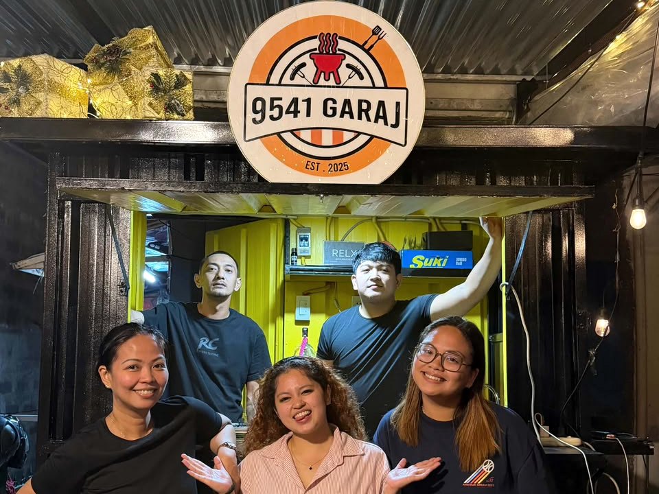 The 9541 Garaj team at the stall